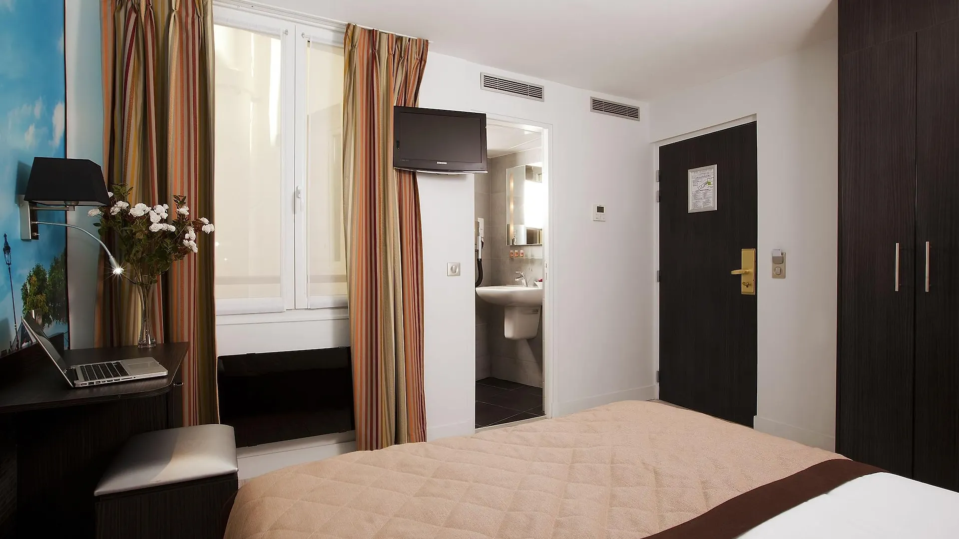 ***  Hotel Eden Opera Paris France